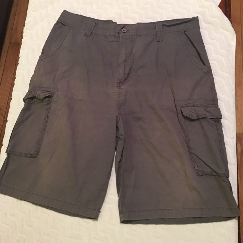 Men’s cargo shorts gray 38 waist
